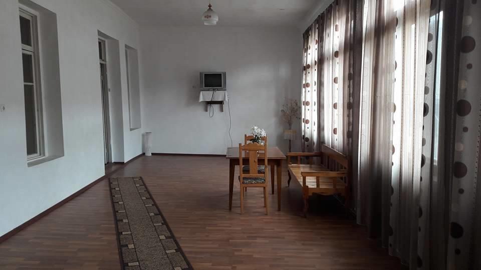 N&N Guest House Mestia Exteriör bild